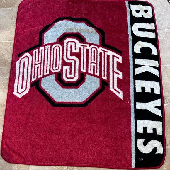 Ohio State Buckeyes Red OSU Throw Blanket - Picture 1 of 3